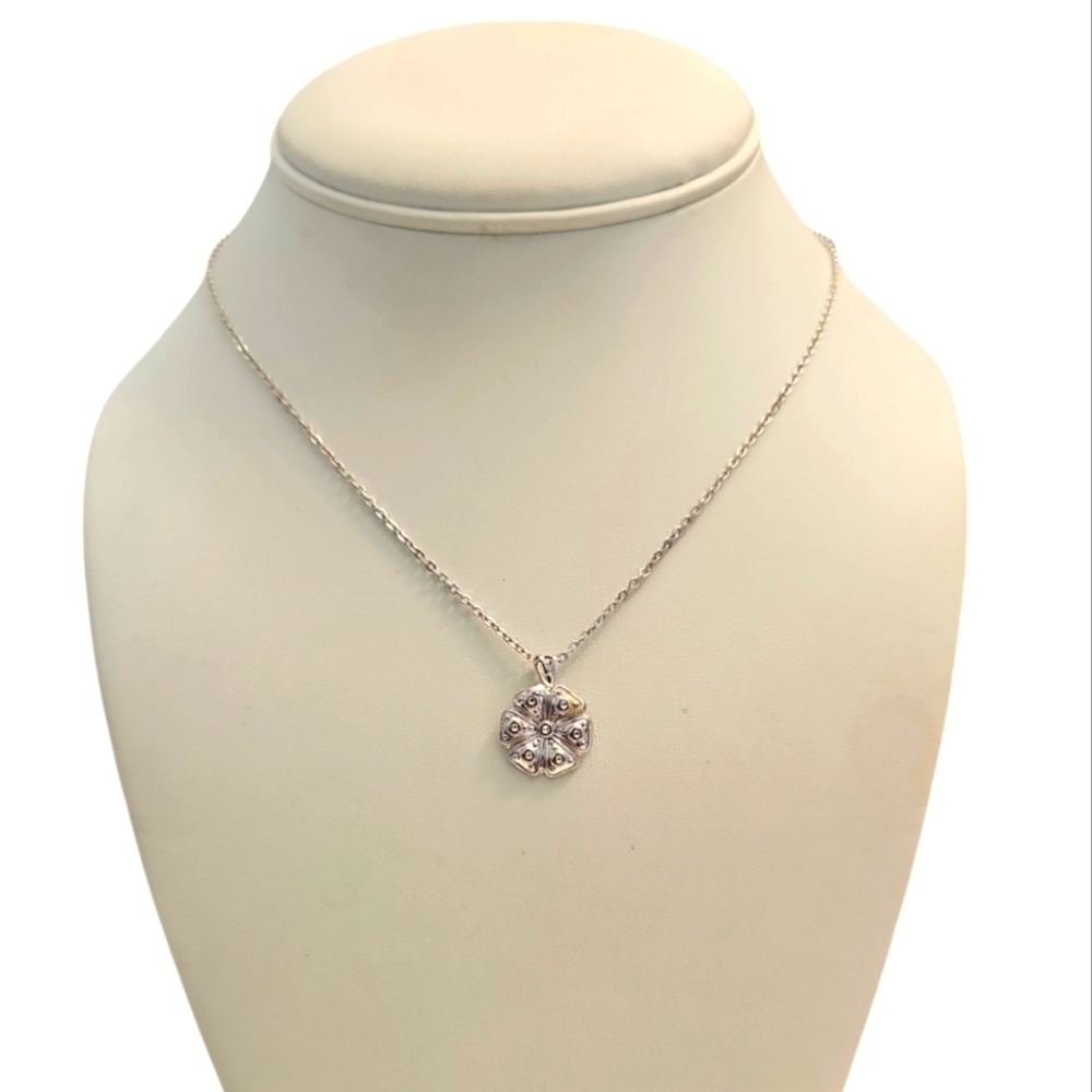 Elegant Silver Flower Pendant Necklace
